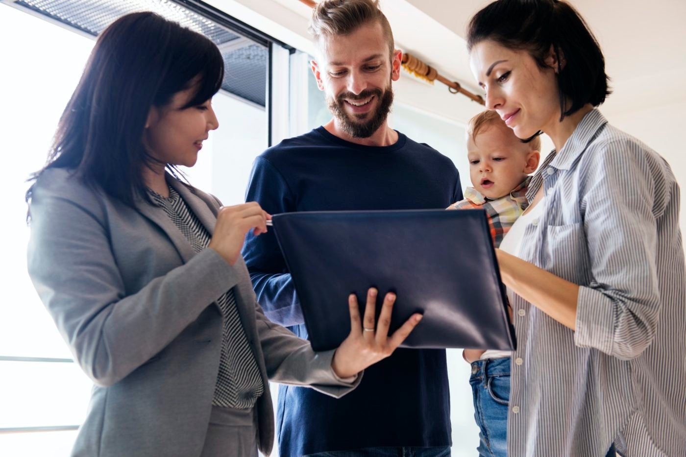 family-buying-new-house-e1669624903667